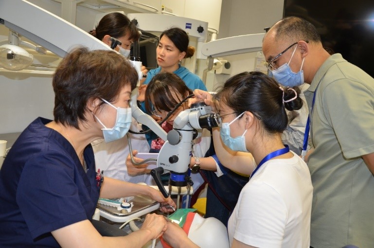亞星會員注冊口腔醫(yī)院舉辦口腔顯微鏡應(yīng)用技術(shù)護(hù)理研修班